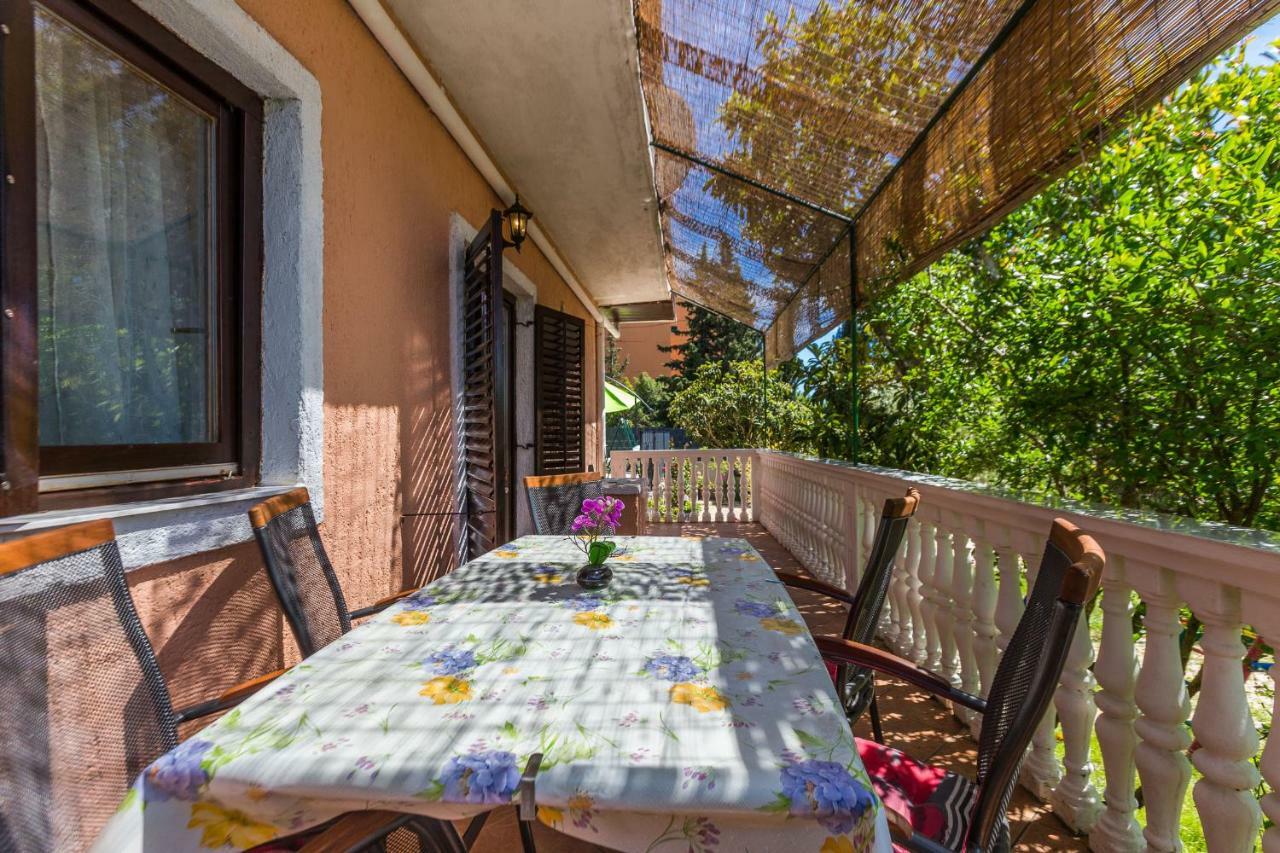 Holiday Home Flora Zara Esterno foto